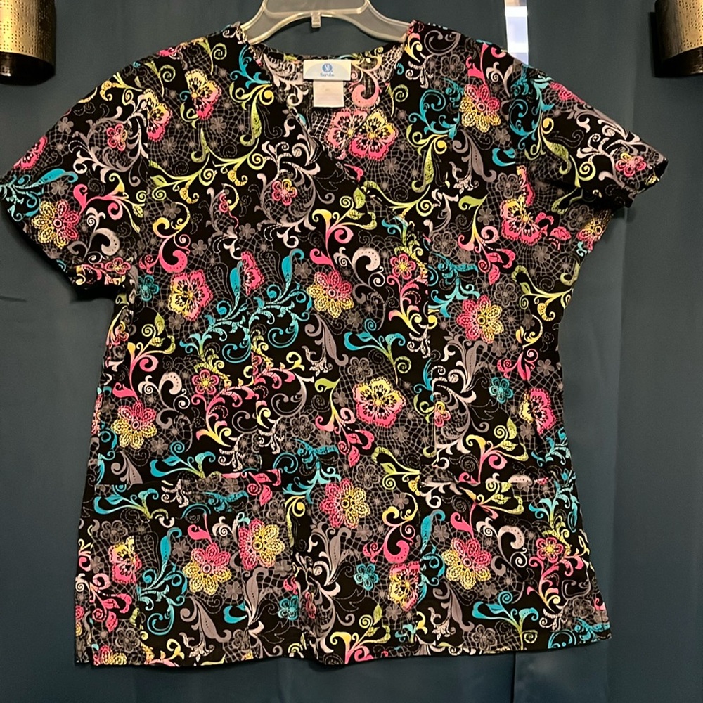 Scrub top